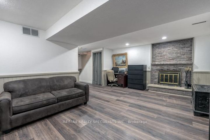 Photo 32 at 45 - 45 Neuchatel Place, Meadowvale, Mississauga
