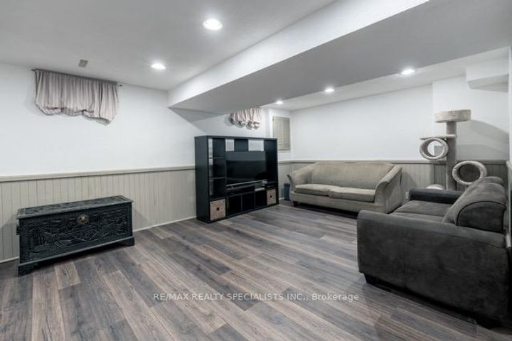 Photo 33 at 45 - 45 Neuchatel Place, Meadowvale, Mississauga