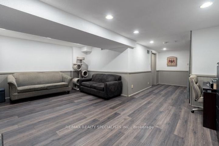 Photo 34 at 45 - 45 Neuchatel Place, Meadowvale, Mississauga
