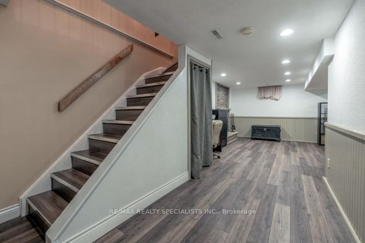 Photo 35 at 45 - 45 Neuchatel Place, Meadowvale, Mississauga