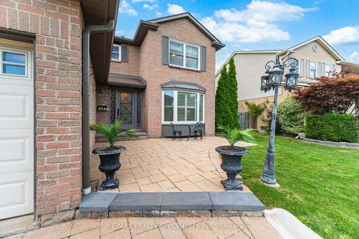 Photo 4 at 6240 Edenwood Drive, Meadowvale, Mississauga