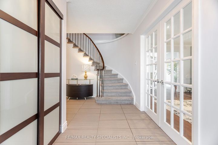 Photo 6 at 6240 Edenwood Drive, Meadowvale, Mississauga