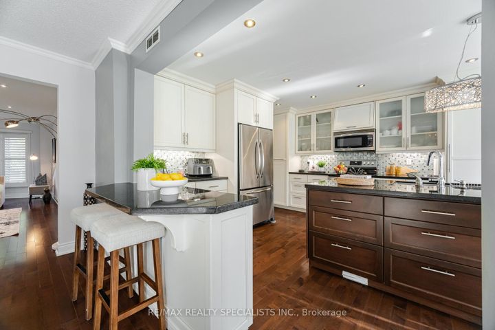 Photo 11 at 6240 Edenwood Drive, Meadowvale, Mississauga