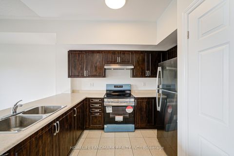 Photo 5 at 8 - 9 Eaton Park Lane, L'Amoreaux, Toronto