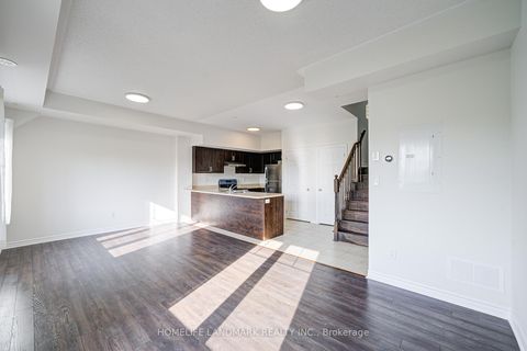 Photo 15 at 8 - 9 Eaton Park Lane, L'Amoreaux, Toronto
