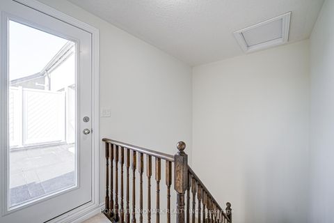 Photo 34 at 8 - 9 Eaton Park Lane, L'Amoreaux, Toronto