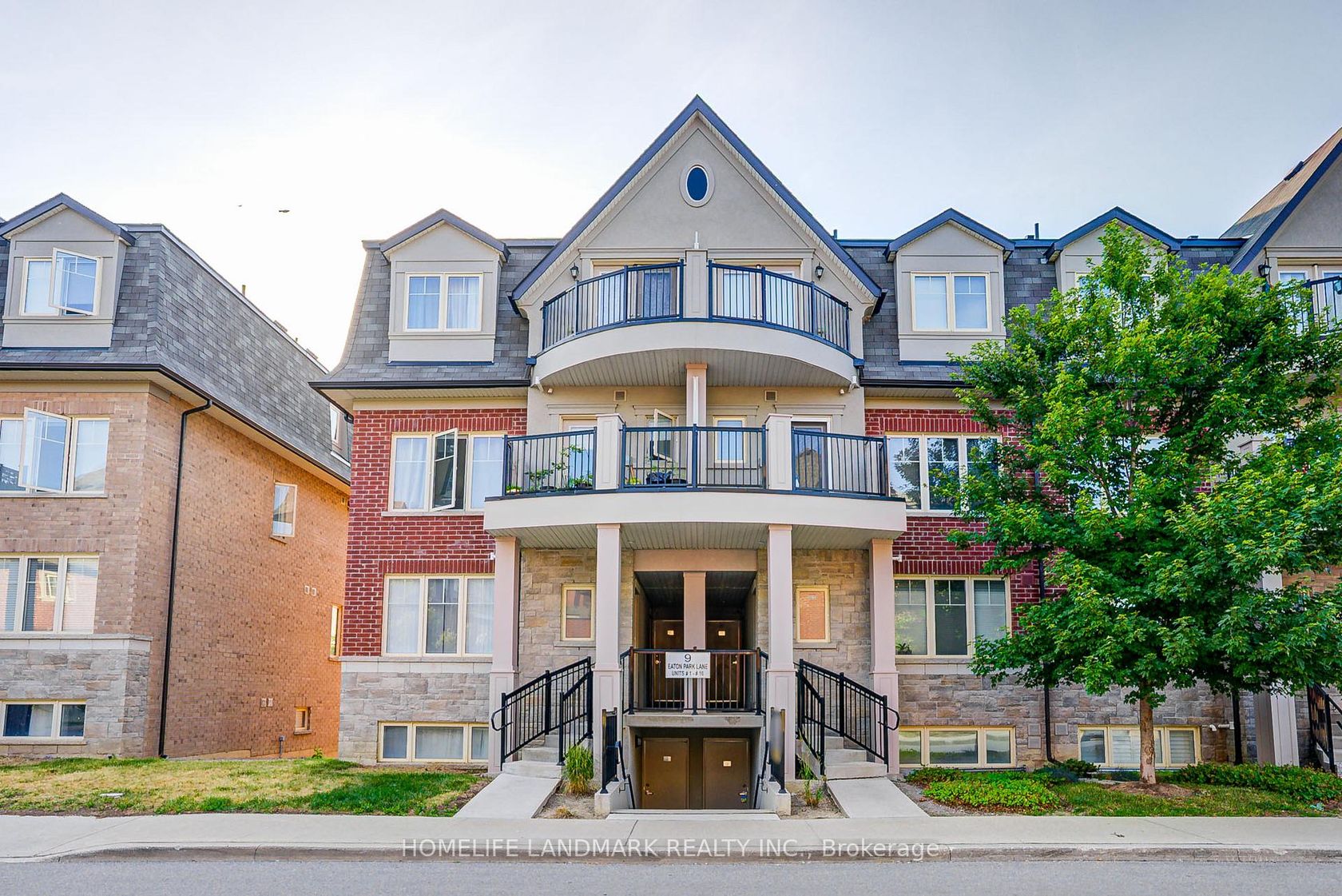 8 - 9 Eaton Park Lane, L'Amoreaux, Toronto 