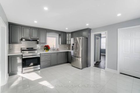 Photo 2 at 44 Sanford Street, Sanford, Barrie