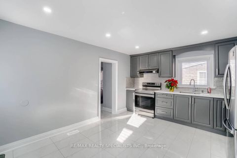 Photo 3 at 44 Sanford Street, Sanford, Barrie