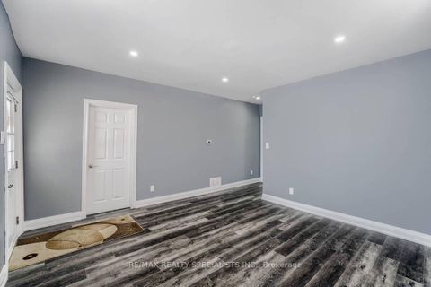 Photo 8 at 44 Sanford Street, Sanford, Barrie