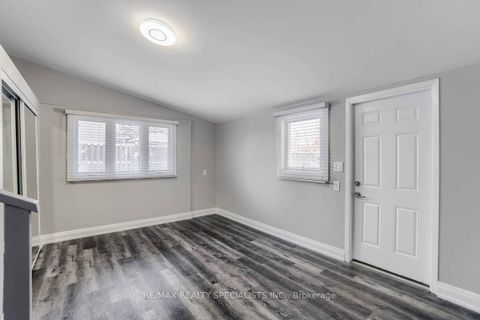 Photo 14 at 44 Sanford Street, Sanford, Barrie