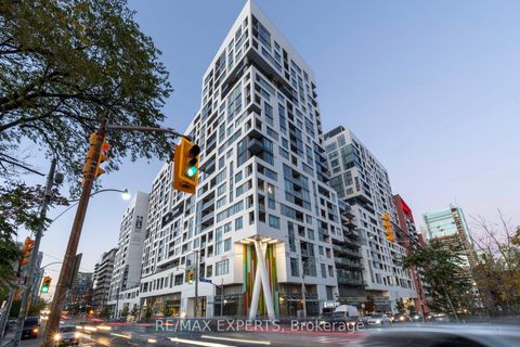 Photo 3 at 27 Bathurst Street, Waterfront Communities C1, Toronto