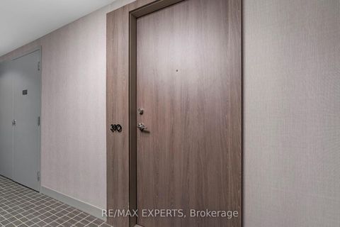 Photo 5 at 27 Bathurst Street, Waterfront Communities C1, Toronto