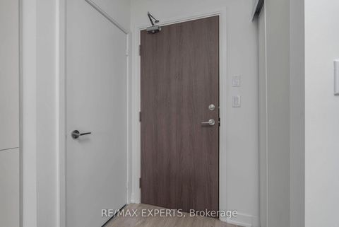 Photo 6 at 27 Bathurst Street, Waterfront Communities C1, Toronto