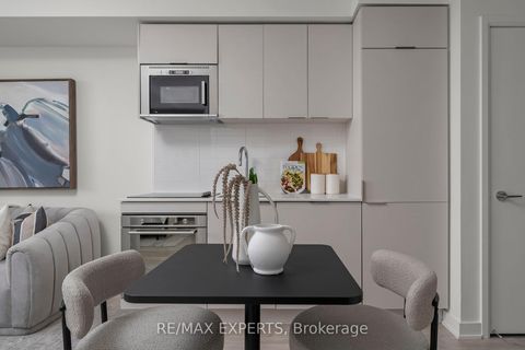 Photo 10 at 27 Bathurst Street, Waterfront Communities C1, Toronto