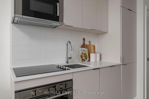 Photo 11 at 27 Bathurst Street, Waterfront Communities C1, Toronto