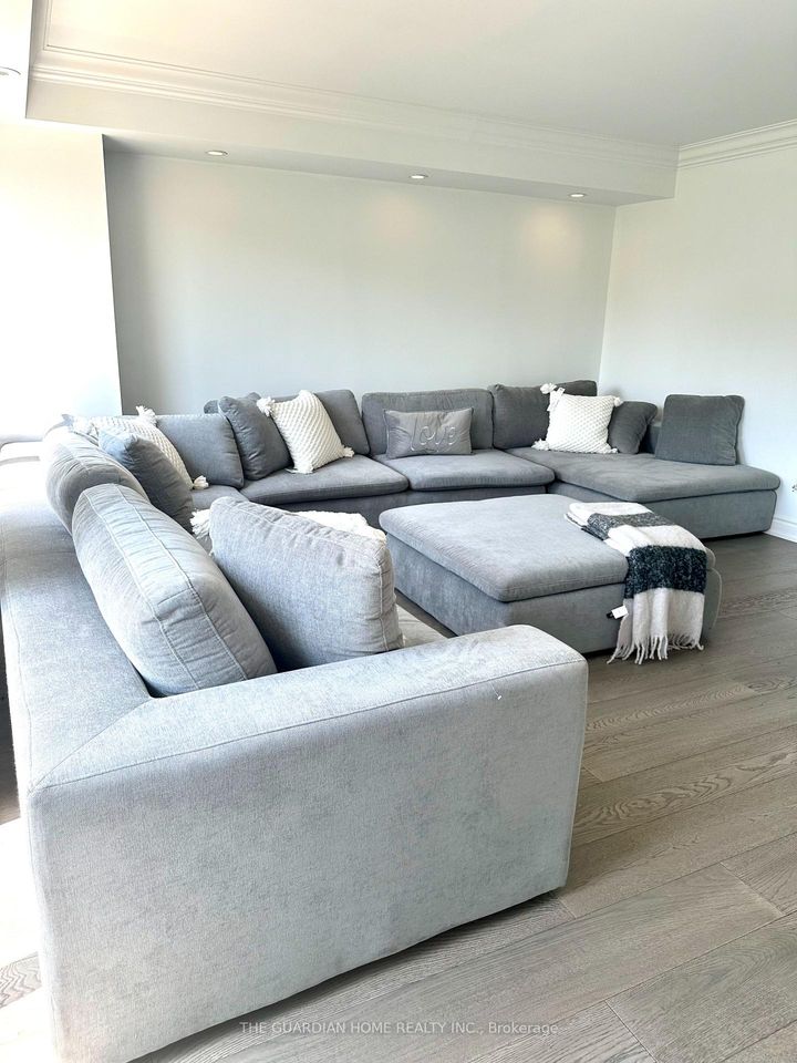 Photo 13 at 35 - 3057 Finch Avenue W, Humbermede, Toronto