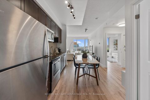 Photo 7 at 813 - 2800 Keele Street, CFB, Toronto