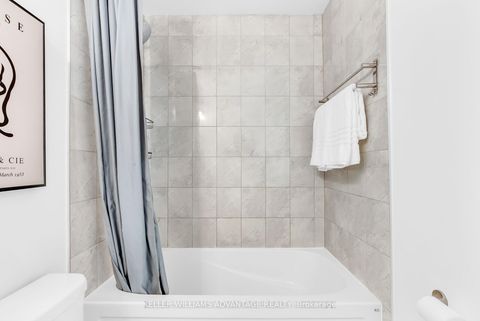 Photo 13 at 813 - 2800 Keele Street, CFB, Toronto