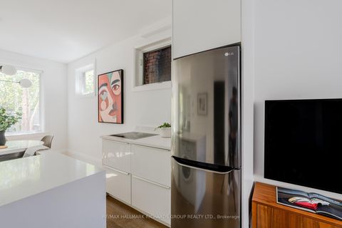 Photo 3 at 389 Woodbine Avenue, The Beaches, Toronto