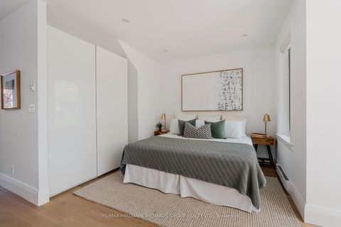 Photo 5 at 389 Woodbine Avenue, The Beaches, Toronto