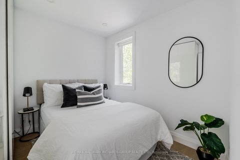 Photo 11 at 389 Woodbine Avenue, The Beaches, Toronto