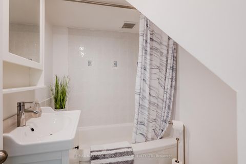 Photo 12 at 389 Woodbine Avenue, The Beaches, Toronto