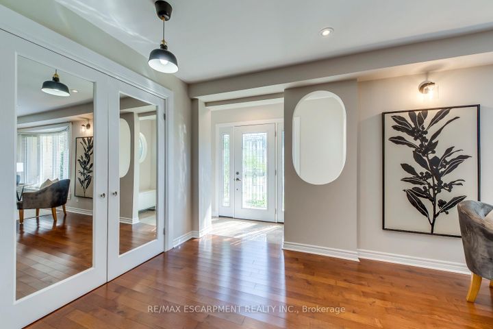 Photo 3 at 5281 Cindy Lane, Appleby, Burlington