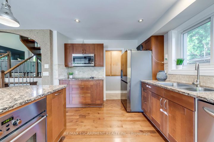 Photo 16 at 5281 Cindy Lane, Appleby, Burlington