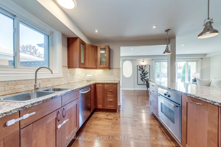 Photo 17 at 5281 Cindy Lane, Appleby, Burlington