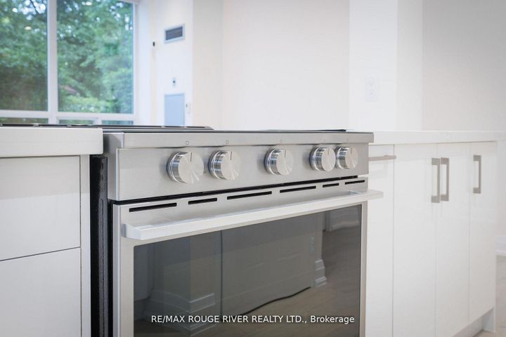 Photo 7 at 109 - 238 Doris Avenue, Willowdale East, Toronto