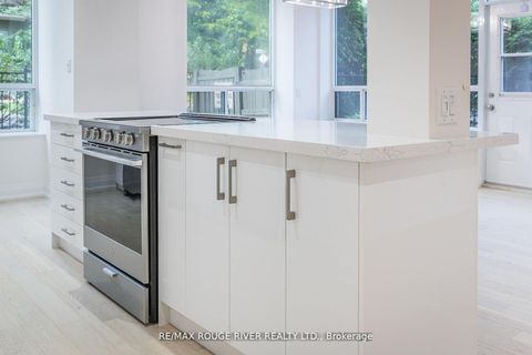 Photo 4 at 109 - 238 Doris Avenue, Willowdale East, Toronto