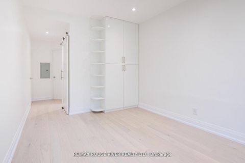 Photo 13 at 109 - 238 Doris Avenue, Willowdale East, Toronto