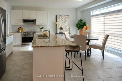 Photo 4 at 51 Ahchie Court, Patterson, Vaughan