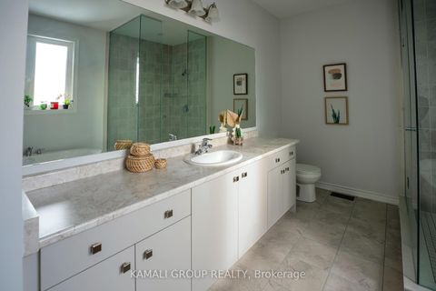 Photo 14 at 51 Ahchie Court, Patterson, Vaughan