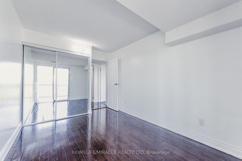 Photo 14 at 909 - 10 Markbrook Lane, Jamestown, Toronto