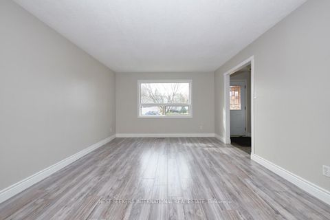 Photo 2 at 257 Dodson Road, Painswick North, Barrie