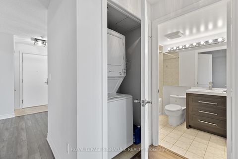 Photo 17 at 818 - 18 Sommerset Way, Willowdale East, Toronto