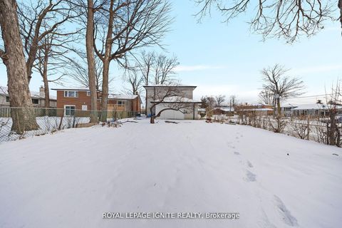 Photo 7 at 6 Brantley Crescent, York University Heights, Toronto