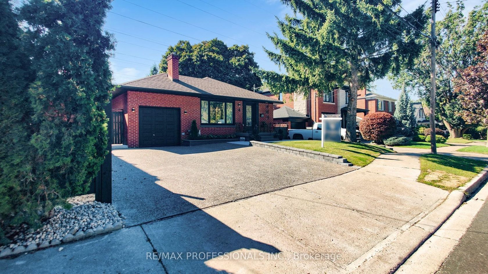 4 Lloyd Manor Road, Rosethorn, Toronto 2