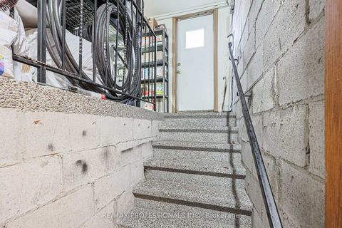 Photo 41 at 4 Neiltree Court, Markland Wood, Toronto