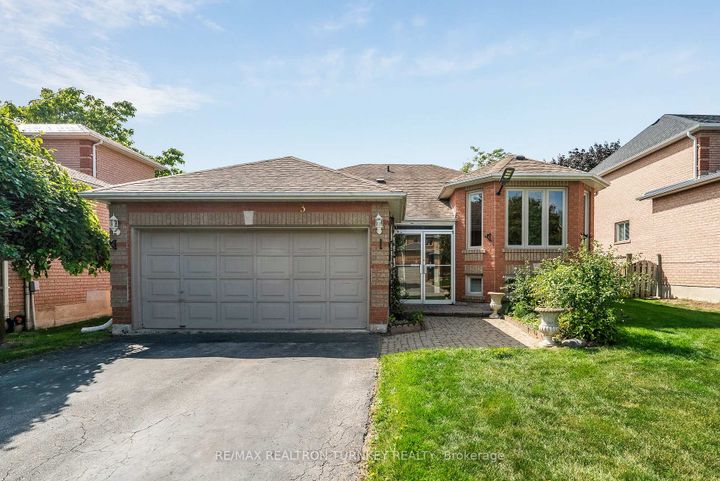 Photo 2 at 3 Bronze Crescent, Bradford, Bradford West Gwillimbury