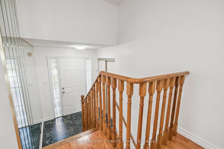 Photo 5 at 3 Bronze Crescent, Bradford, Bradford West Gwillimbury