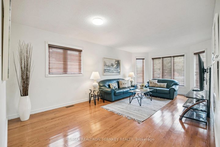 Photo 6 at 3 Bronze Crescent, Bradford, Bradford West Gwillimbury