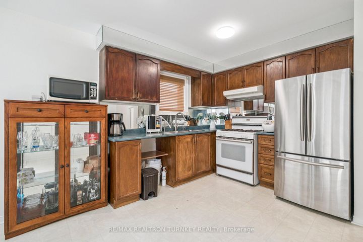 Photo 15 at 3 Bronze Crescent, Bradford, Bradford West Gwillimbury