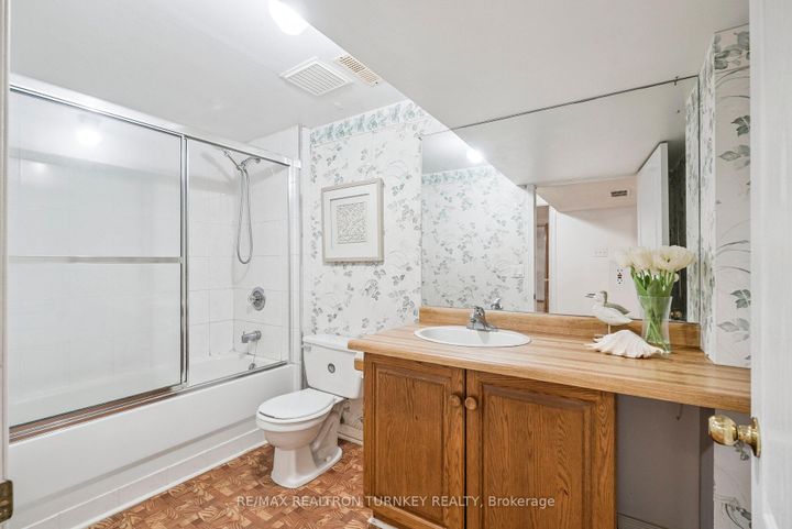 Photo 32 at 3 Bronze Crescent, Bradford, Bradford West Gwillimbury