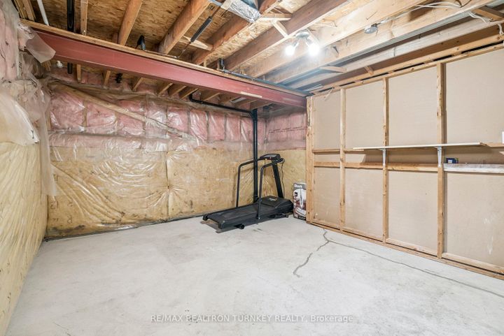 Photo 33 at 3 Bronze Crescent, Bradford, Bradford West Gwillimbury