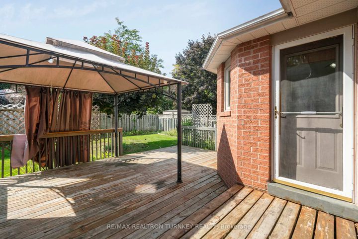 Photo 36 at 3 Bronze Crescent, Bradford, Bradford West Gwillimbury