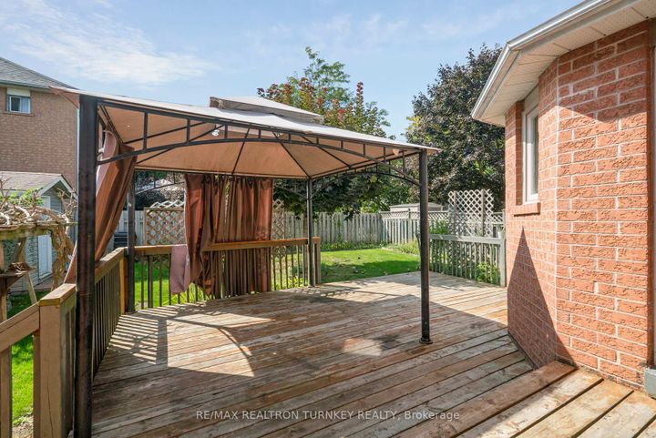 Photo 37 at 3 Bronze Crescent, Bradford, Bradford West Gwillimbury