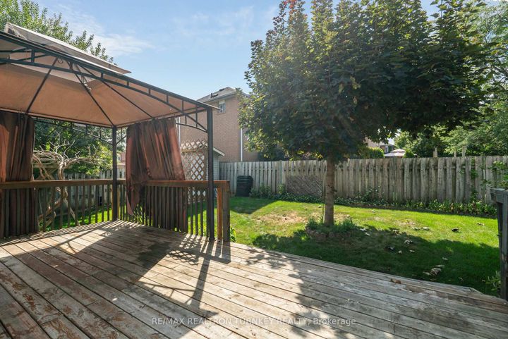 Photo 38 at 3 Bronze Crescent, Bradford, Bradford West Gwillimbury